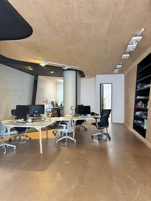 Un espace de travail au studio